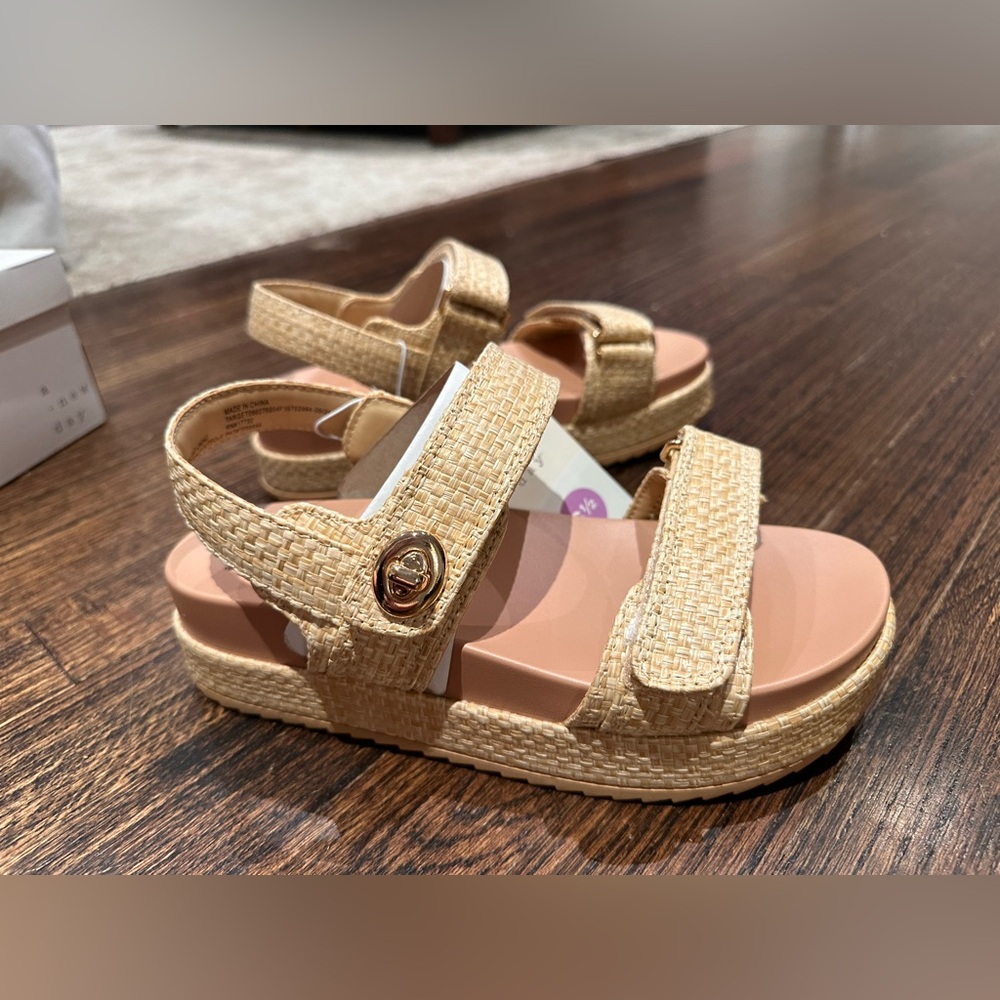 NIB Rattan Sandals